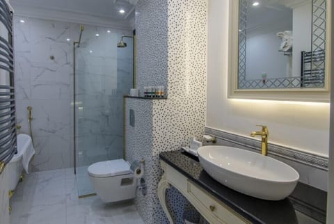 Apartment, Balcony | Bathroom | Free toiletries, hair dryer, bathrobes, slippers