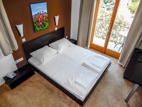 Standard Room | Desk, laptop workspace, soundproofing, free cribs/infant beds