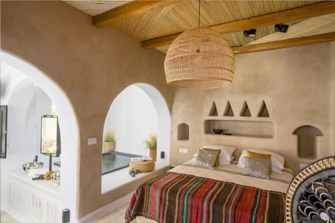 Executive Suite | Premium bedding, Tempur-Pedic beds, in-room safe, individually decorated