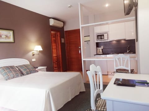 Studio, Balcony | 1 bedroom, premium bedding, in-room safe, individually furnished