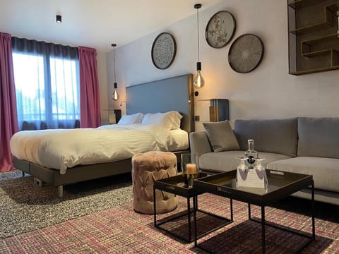 In-room safe, individually decorated, individually furnished, desk