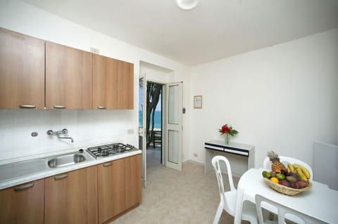Comfort Apartment, 2 Bedrooms (up 4 people) | Private kitchen | Fridge, stovetop, highchair, cookware/dishes/utensils