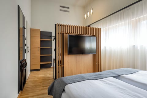 Deluxe Double Room | In-room safe, free cribs/infant beds, free WiFi, bed sheets