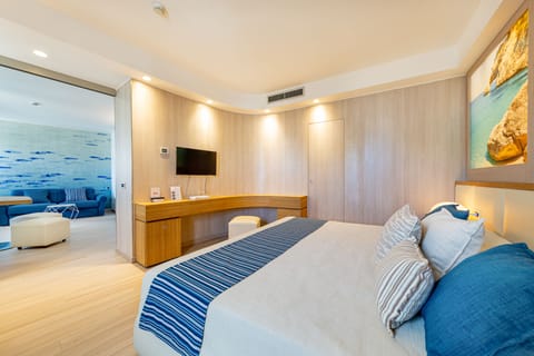 Suite, 1 Double Bed (Eclipse Suite) | Premium bedding, minibar, in-room safe, desk