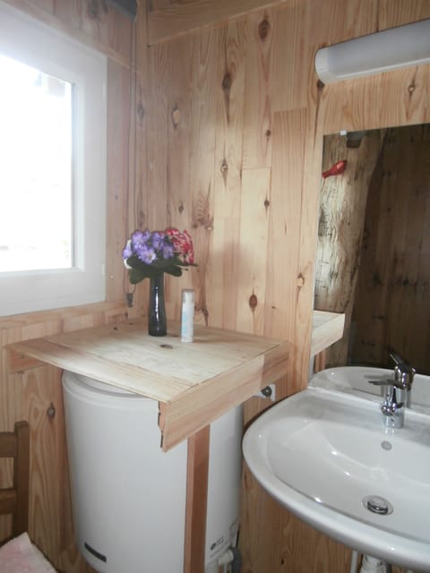 Cabin | Bathroom | Shower, towels
