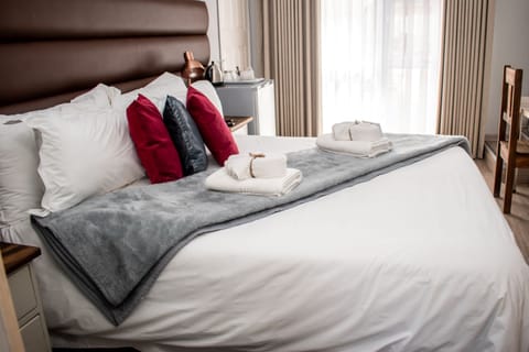 Superior Room, 1 Bedroom | 1 bedroom, premium bedding, minibar, in-room safe