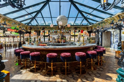 3 bars/lounges, lobby lounge, cocktail bar, cocktail bar