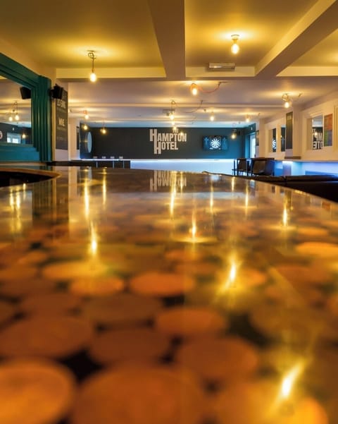 Breakfast and dinner served