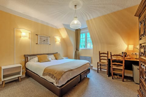 Premium bedding, Select Comfort beds, minibar, desk