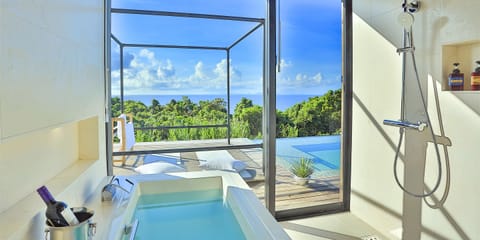[KOUNOSU] Villa with Private Pool | Bathroom | Separate tub and shower, free toiletries, hair dryer, bathrobes