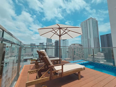 Outdoor pool, sun loungers