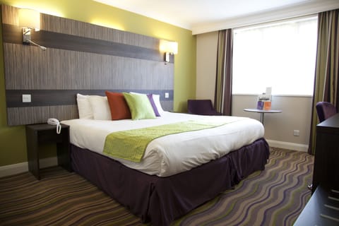 Desk, iron/ironing board, free cribs/infant beds, free WiFi