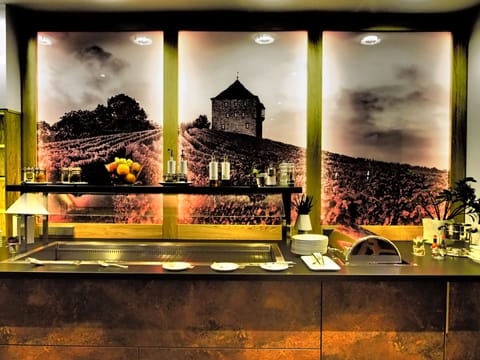 Buffet breakfast for a fee on weekdays