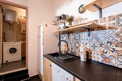 House | Private kitchen | Fridge, oven, stovetop, dishwasher