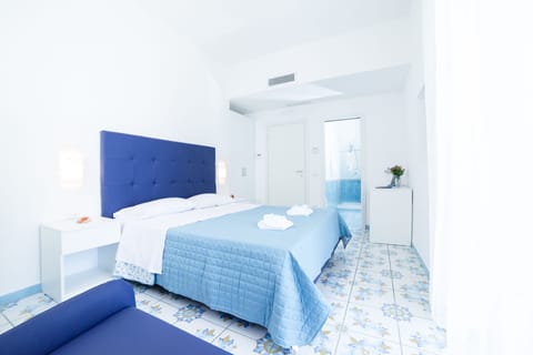 Family Room | Frette Italian sheets, premium bedding, in-room safe, desk