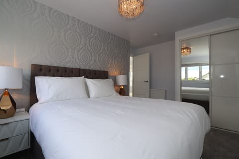 Premium House, 3 Bedrooms, Kitchen, Garden Area | Egyptian cotton sheets, premium bedding, individually decorated
