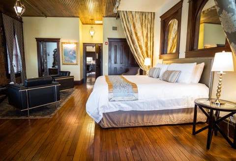 The Riley Suite | Iron/ironing board, free WiFi, bed sheets