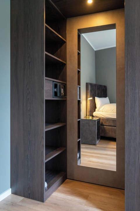 Family Quadruple Room | Desk, laptop workspace, blackout drapes, soundproofing
