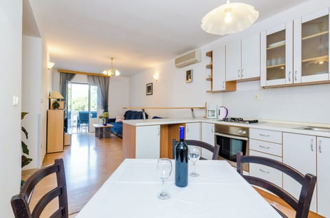 Apartment (Apartment & Rooms Villa Katarina - On) | Private kitchen