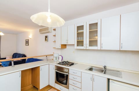 Apartment (Apartment & Rooms Villa Katarina - On) | Private kitchen