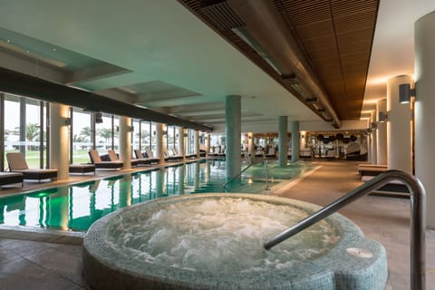 Indoor spa tub