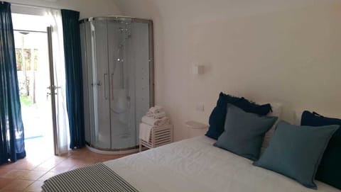 Double Room | 1 bedroom, minibar, in-room safe, iron/ironing board