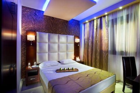 Family Apartment | In-room safe, desk, soundproofing, free WiFi