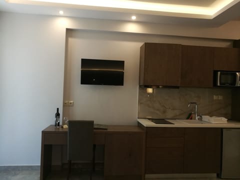 Classic Studio, 1 Bedroom, Kitchen, Garden View | In-room safe, desk, soundproofing, free WiFi