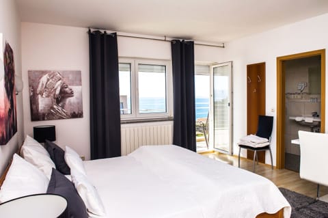 Studio (A2) | In-room safe, free WiFi