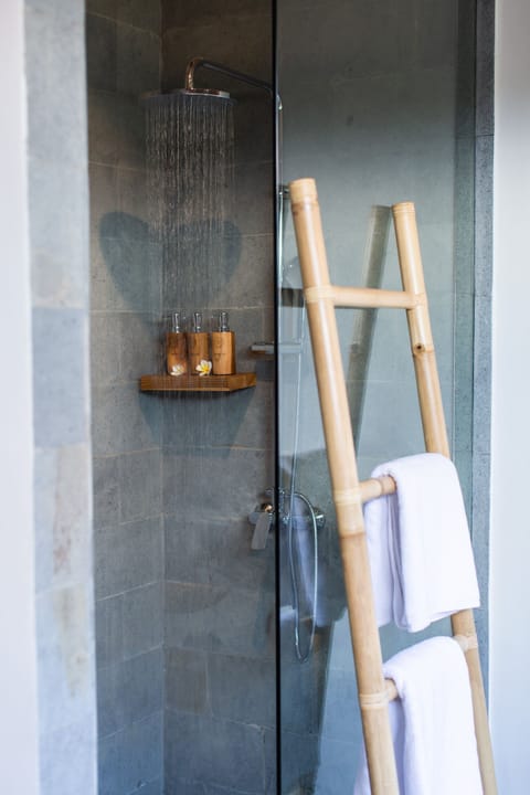 Superior Double or Twin Room, 1 Bedroom, Sea View | Bathroom | Shower, hair dryer, bathrobes, slippers