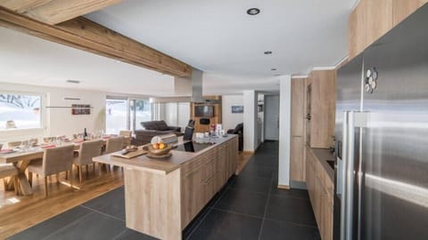 Apartment (Andy) | Private kitchen | Fridge, microwave, oven, stovetop