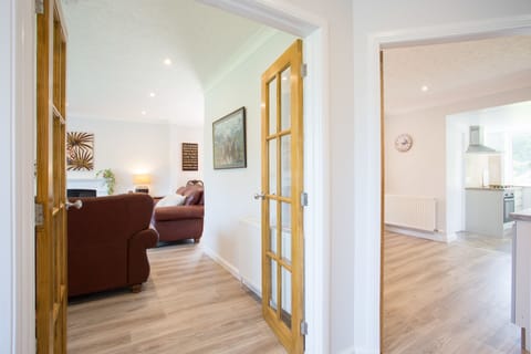 House, Multiple Beds | 5 bedrooms, iron/ironing board, free WiFi, bed sheets