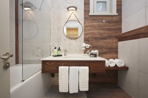 Deluxe Triple Room, Garden View | Bathroom | Shower, rainfall showerhead, designer toiletries, hair dryer