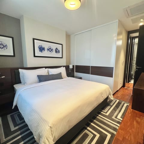 Suite, 2 Bedrooms, City View | Hypo-allergenic bedding, down comforters, in-room safe, desk