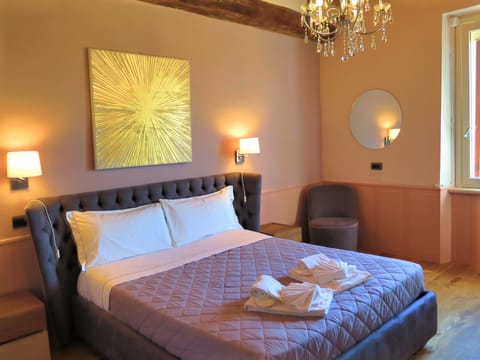 Romantic Double Room, 1 King Bed, Non Smoking, Valley View | Premium bedding, memory foam beds, minibar, in-room safe
