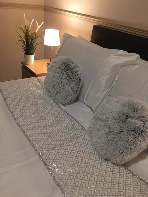 Hypo-allergenic bedding, iron/ironing board, free WiFi, bed sheets