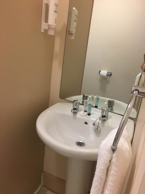Standard Double Room | Bathroom sink