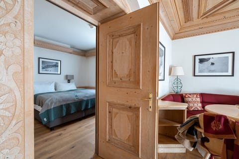 Junior Suite | Living area | Flat-screen TV