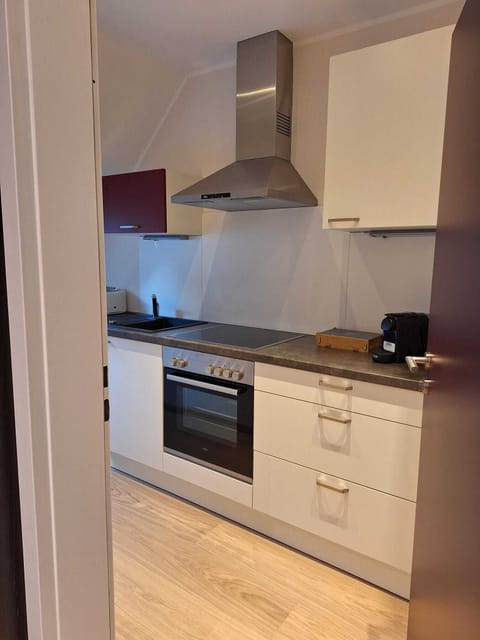 Grand Room, Courtyard Area (Comfort) | Private kitchen