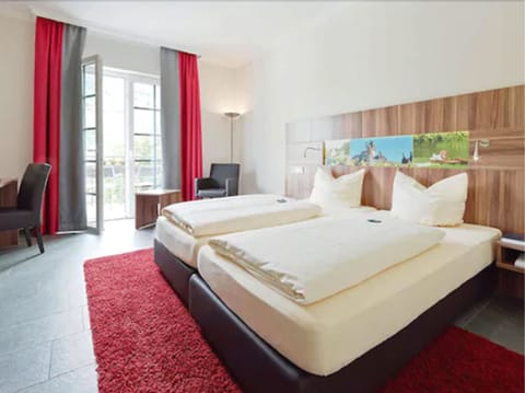 Comfort Double Room (Altstadt) | Desk, soundproofing, iron/ironing board, free WiFi