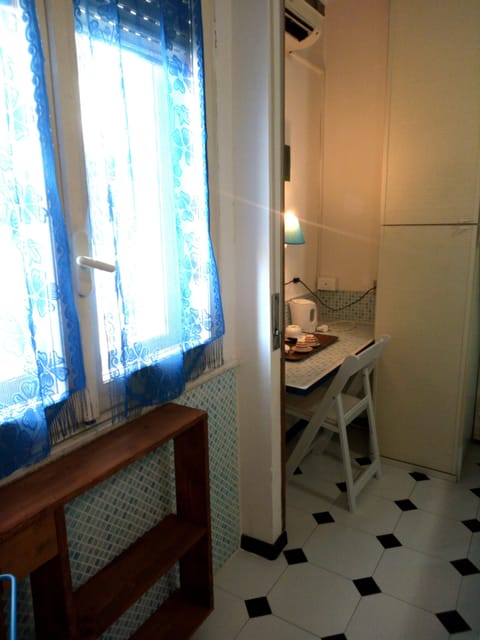 Basic Triple Room, 1 Bedroom, Ensuite, Courtyard Area | Hypo-allergenic bedding, down comforters, in-room safe, free WiFi