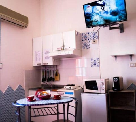 Comfort Triple Room, Ensuite (for 2 people) | Private kitchen | Fridge, microwave, espresso maker, coffee/tea maker