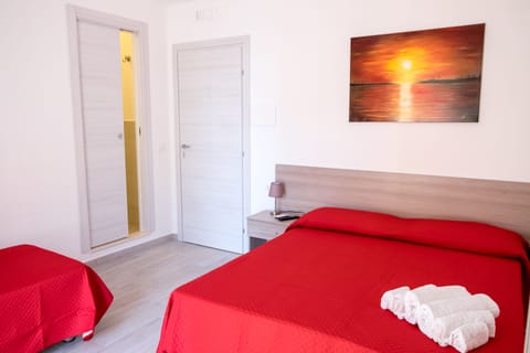 Triple Room | Desk, cribs/infant beds, free WiFi, bed sheets