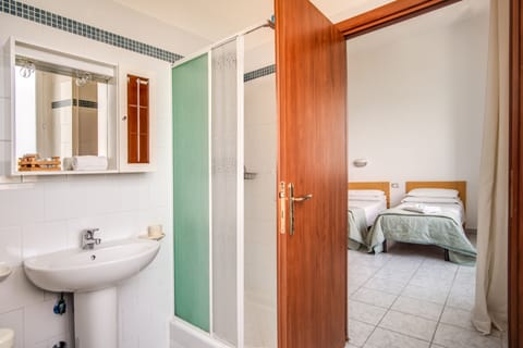 Standard Quadruple Room, Sea View | Bathroom | Shower, free toiletries, hair dryer, bidet