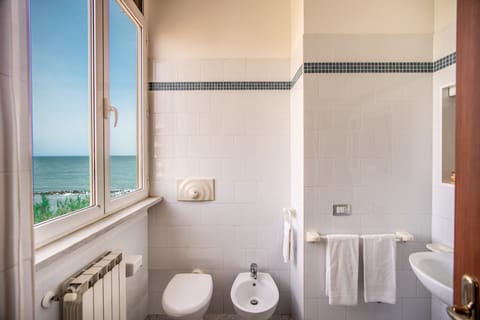 Shower, free toiletries, hair dryer, bidet