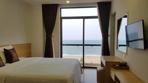 Deluxe Double Room, Sea View | 1 bedroom, premium bedding, pillowtop beds, minibar