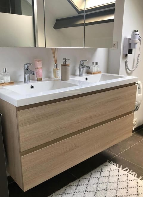 Shower, hair dryer, bathrobes, towels