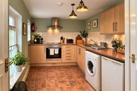 Dun Beag - 1 Bed - Self Catering Only | Private kitchen | Coffee/tea maker, electric kettle