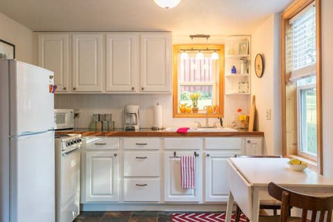 The Cottonwood Carriage House | Private kitchen