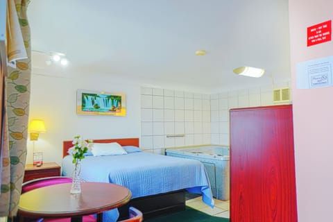 Room, 1 Queen Bed, Jetted Tub | Pillowtop beds, iron/ironing board, free WiFi, bed sheets